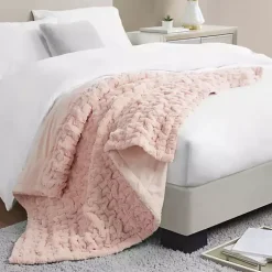 Blankets & Throws><noscript><img width=