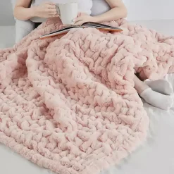 Blankets & Throws><noscript><img width=