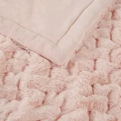 Blankets & Throws><noscript><img width=