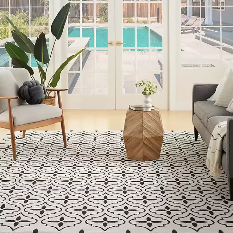 Kirklands Home Ivory & Black Quatrefoil Indoor/Outdoor Rug, 5x7 Sale