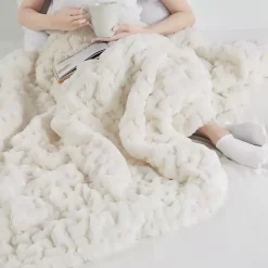 Blankets & Throws><noscript><img width=