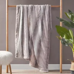 Blankets & Throws><noscript><img width=