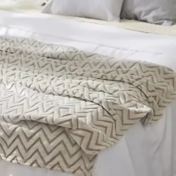 Blankets & Throws><noscript><img width=