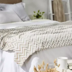 Blankets & Throws><noscript><img width=