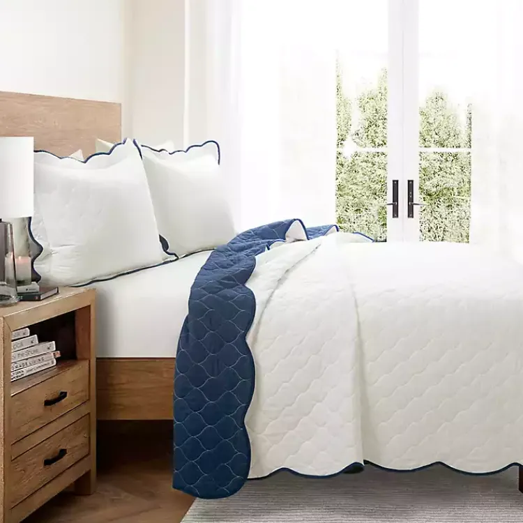 Kirklands Home White and Navy Scallop 3-pc. Full/Queen Quilt Set Hot